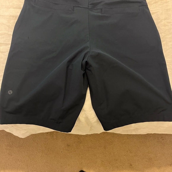 Mens navy lululemon shorts - Picture 2 of 3